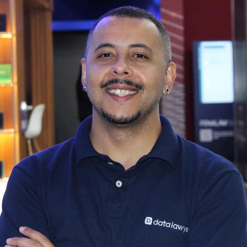 Pedro Ferro Analista de Marketing da Data Lawyer